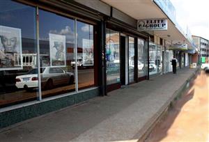 RETAIL Shop RENTAL Space 165m2 available in Busy Area