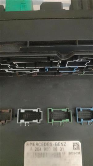 Mercedes W204 front fuse box