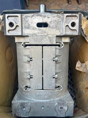 Sincro Alternator 50Hz 3000rpm - Brushless, AVR/Capacitor - Cape Town