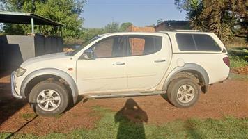Mitsubishi triton 3.2 auto 4x4