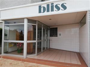 Summerstrand: Prime Positioned Furnished Bachelor Unit