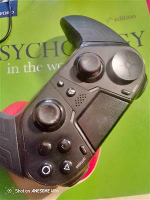WIRELESS GAMING CONTROLLER