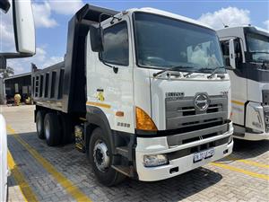 2016 Hino 2838 10m3 tipper