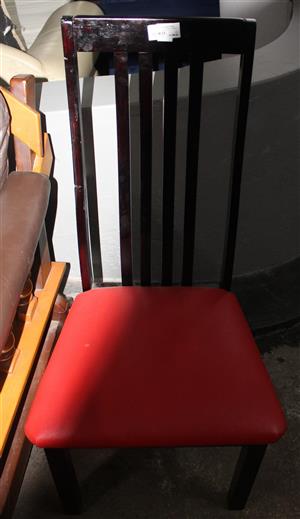 RED AND BLACK WOODEN DINING CHAIR S065293A