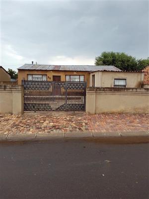 House For Sale in Katlehong