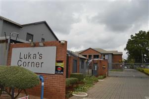 Townhouse For Sale in Birchleigh