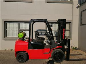 MANHAND 3 TON DUAL FUEL FORKLIFT FOR SALE!