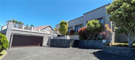 Exceptional Coastal Residence with panoramic Sea Views for sale in Uvongo