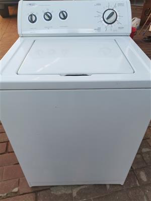 Whirlpool washing machine top loader for sale, still in very good condition.. 