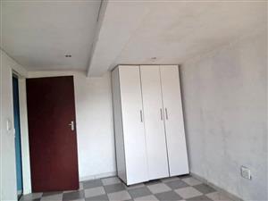 Spacious 2-Bedroom Cottage To Let in Cyrildene, Johannesburg