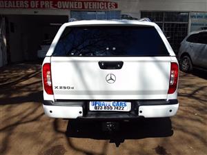 2018 MERCEDES XSERIES BAKKIEE 2.5 DIESEL LEATHER INTERIOR REVERSE CAMERA FRONT CAMERA FRONT AND BACK