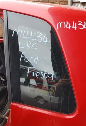 Ford Fiesta left rear corner window 