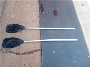 2 x aluminum oars
