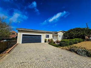 House For Sale in Still Bay West