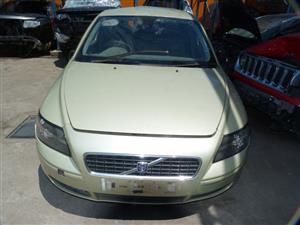 Volvo S40 2.4 AT - 2005 STRIPPING FOR SPARES