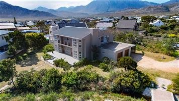 Spacious Holiday Home with Exquisite Views on the Mountains in Peaceful Pringle Bay for Sale