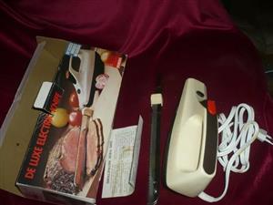 Electric Knife in box with instructions.