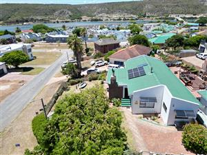 Charming Family Home with Flatlet for Sale in Stilbaai-Wes