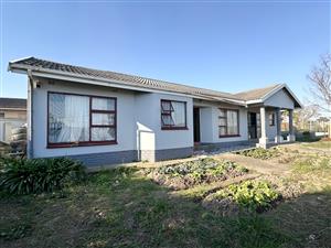Four Bedroom Family Home For Sale - Hillcrest, Mthatha