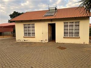 2-bedroom home nestled in the lovely Sunrise View!