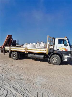 KRAAN TROK TE HUUR MET TRAILER. 