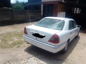 Mercedes Benz elecanceC200 good condition start and go leather seats 1997 model 