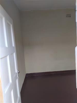 Outside room to rent in Highlands North
