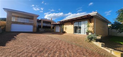 Spacious family home with sea views and bonus loose standing flatlet