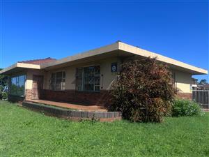 Spacious 4 Bedroom family home with cottage