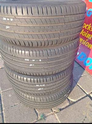 4 X 235/60/18 Michelin SUV tyres with sufficient thread for sell