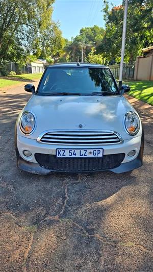2011 Mini Cooper Convertible Automatic 1.6i