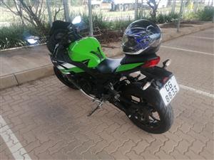 2015 Kawasaki ZX 300 ABS Green and black 