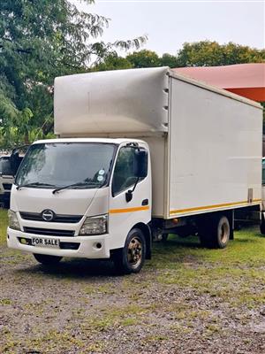 2012 HINO 300 815 manual
