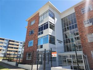 Spacious 2-Bedroom, 1-Bathroom Apartment in Humewood