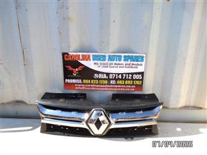 Renault Duster radiator grill with chrome trimming (2013-2015)