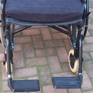 Heavy-duty wheelchair 