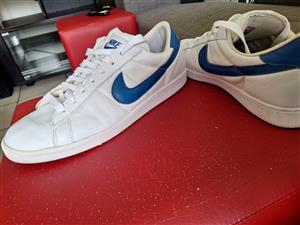 Mens sneakers size 10