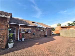 IMMACULATE CONDITION!! This 2 bedroom 2 bathroom Apartment is a Ready to move in.