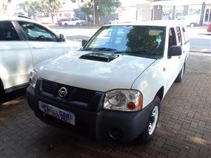 2010 Nissan NP300 HardBody 2.5TDi Double Cab Manual white color