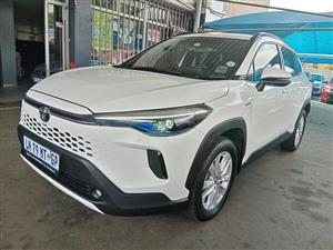 2024 TOYOTA COROLLA CROSS 1.8 XS HYBRID  WHITE COLOR AUTOMATIC PETROL 56 000KM 