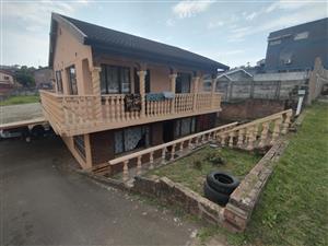 A Lovely 5 Bedroom Home in Chatsworth