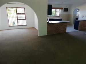 DE TIJGER UPPER(CUL-DE-SAC) 4BED / 3BATH / 3LIVING ROOMS TO MASSIVE UNDERCOVER AREA