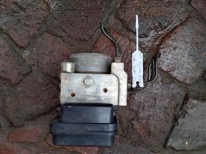 2015 Toyota Hilux D4D super cab ABS pump