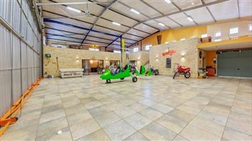 Versatile Modern Hangar: Ideal for Residential, Commercial, or Aviation Use