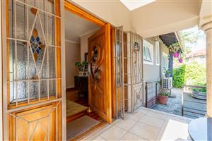 A Charming Family Home in the Heart of Sherwood!