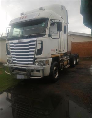 For Sale: 2015 Freightliner Argosy ISX500 – horse