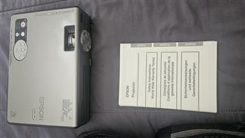 EPSON TRI PROJECTOR