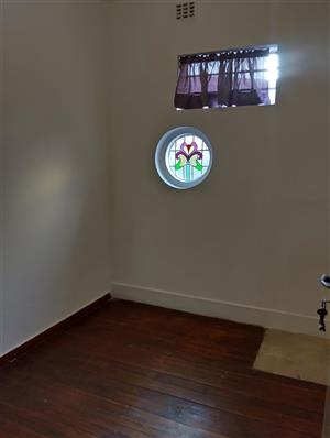 Room share kitchen bathroom total 3 rooms