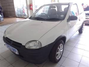 2002 white Opel doors  1.4 miliage 195,000 km manual petrol 