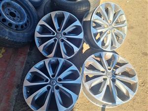 Nissan quashiqai original alloy mags size 18 aset